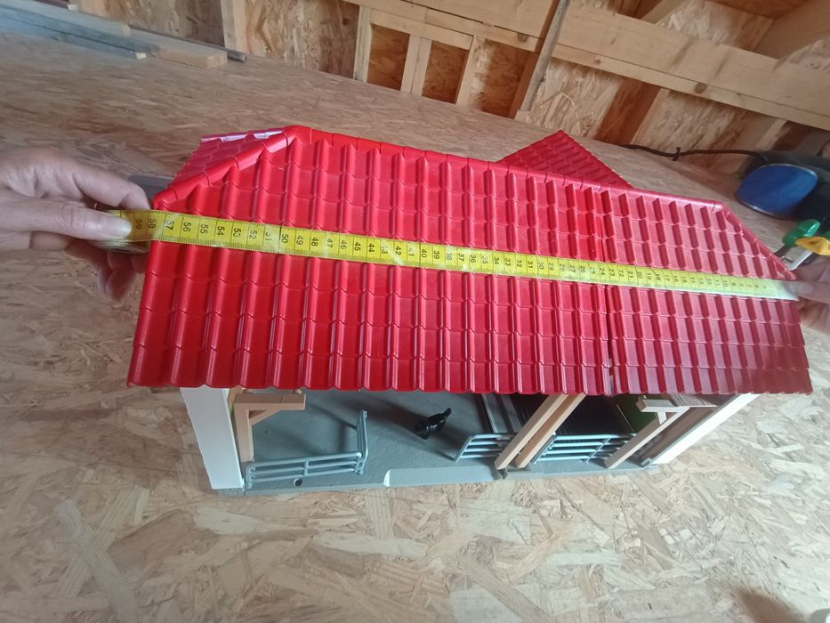 Vând fermă și animale de jucărie