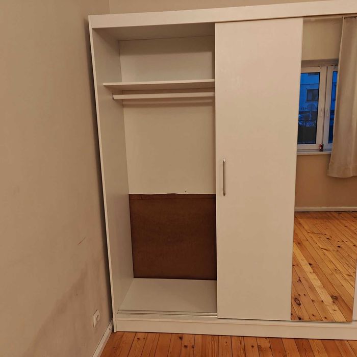 Гардероб с плъзгащи се врати.Размери ширина181/височина213/дълбочина58