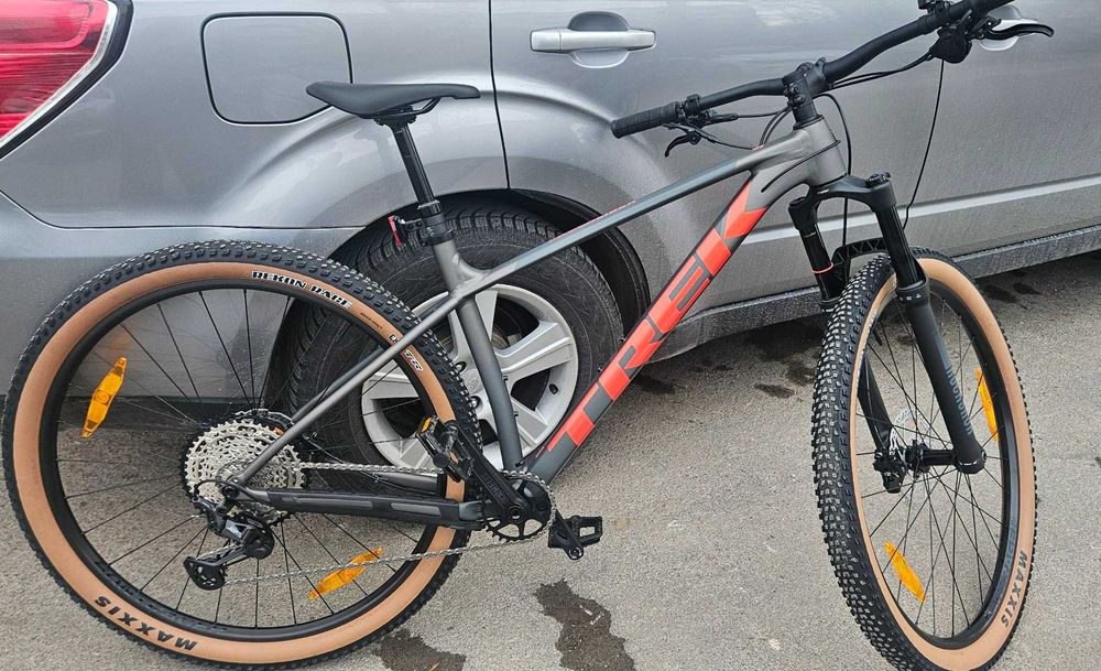 2026 TREK PROCALIBER 8 Matte Mercury/Lithium Grey | Планински велосипед