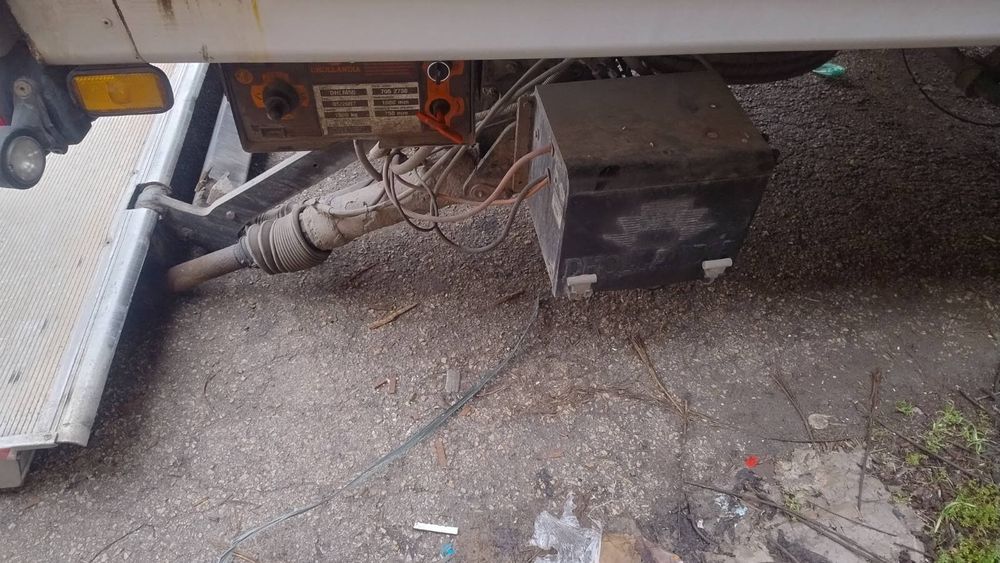 Каросерия с бризент 6м и падащ борд до тон и половина