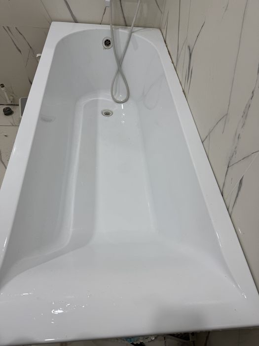 Продам акриловую ванну