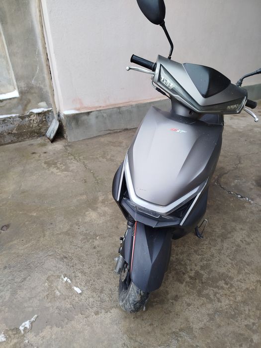 Skuter sotladi Samarqand