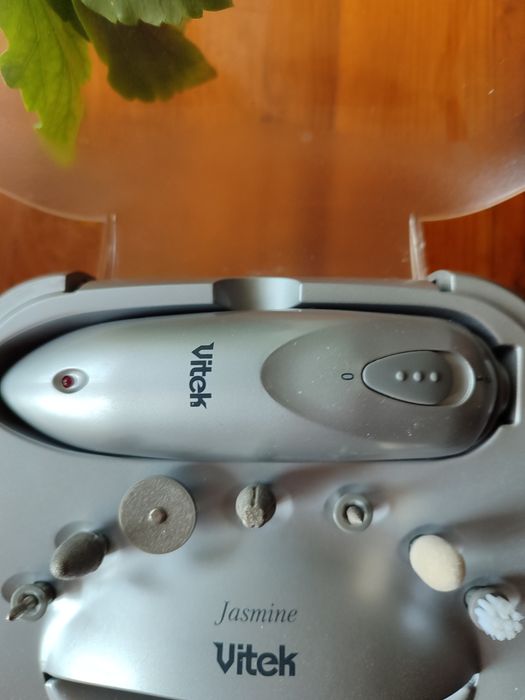 Караганда Продам маникюрный набор Vitek с подарками