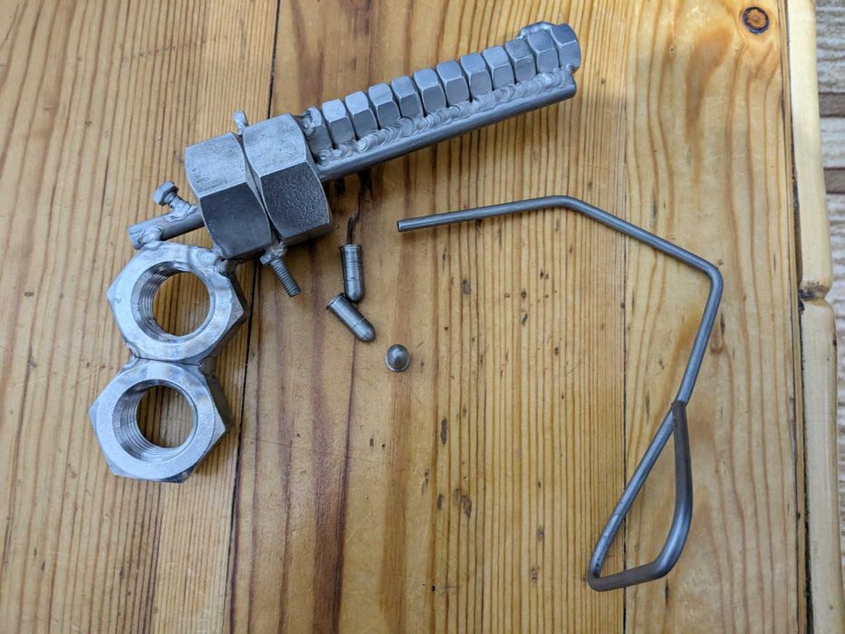 пистолет -еволвер