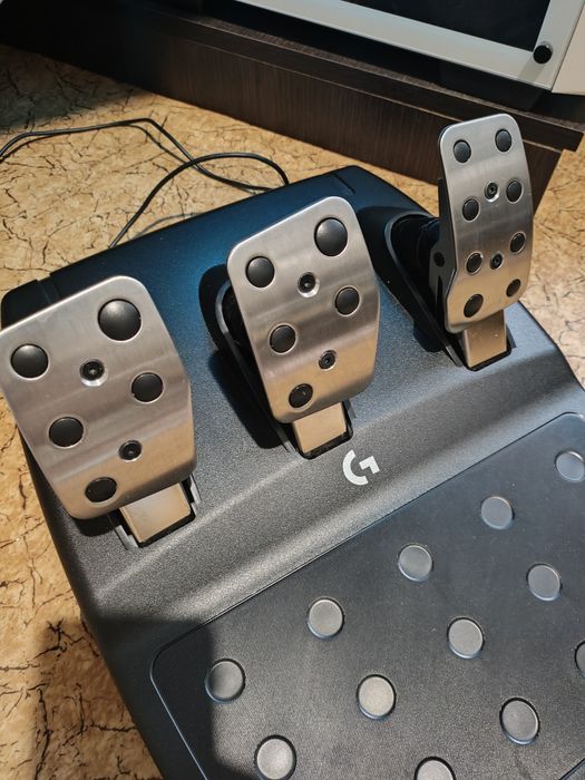 Продавам Геймърски волан Logitech G923  + скоростен лост