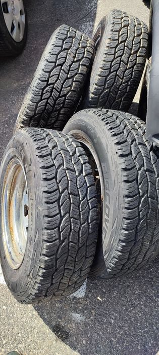 Cauciucuri cu tot cu jante