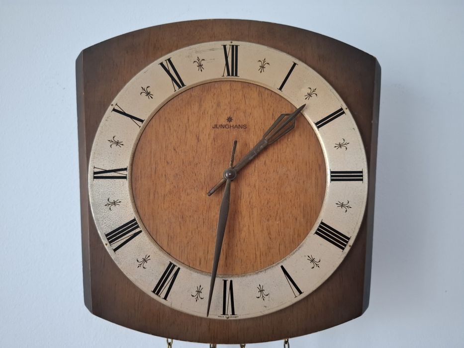 Ceas de perete cu pendul Junghans cu difuzor 1971