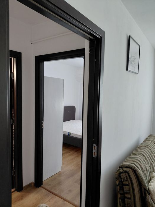 Închiriez apartament cu 2 camere