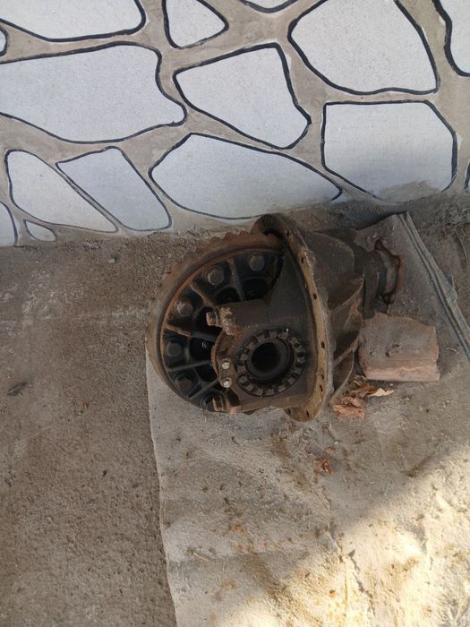 Исузу.  Редуктор