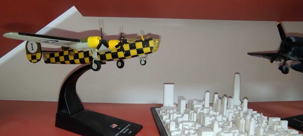 продавам самолети в мащаб 1:72 и 1:144 и 1:200