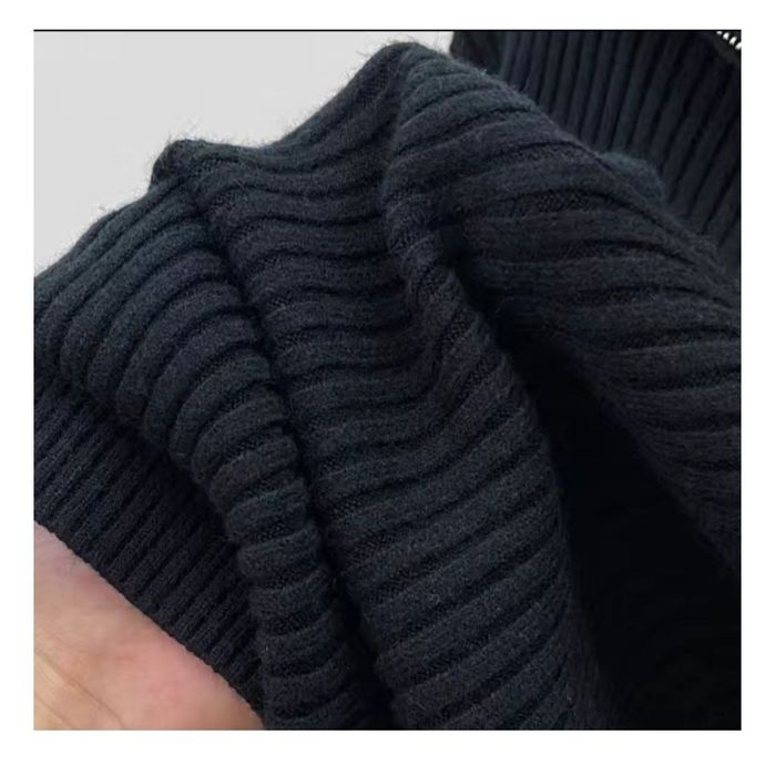 Продается джемпер черный