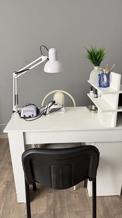 Сдам маникюрный стол в аренду