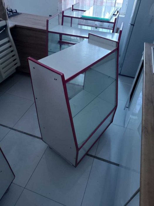 прилавки для магазина витрины