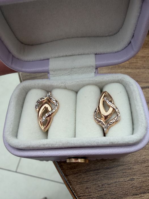 Продам золотые сережки