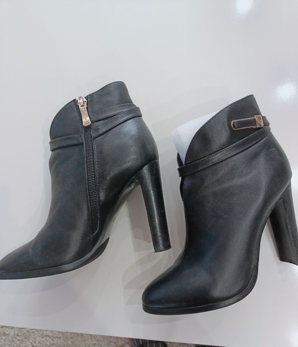 Продам ботильоны женские