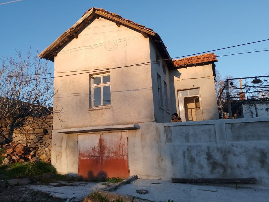 Къща до центъра  .
