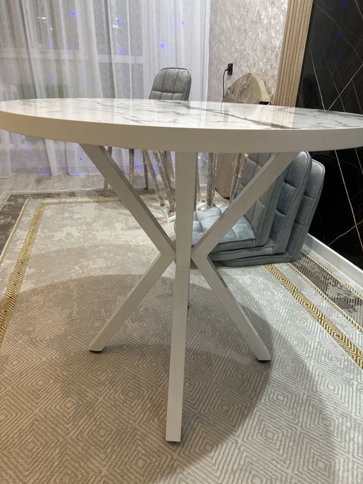 Стол со стульями