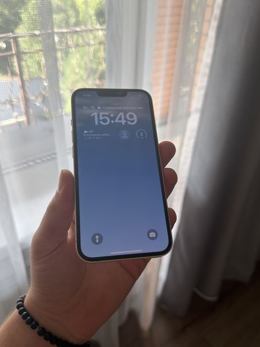 Продам айфон 13