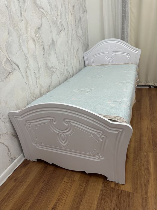 Кровать белая