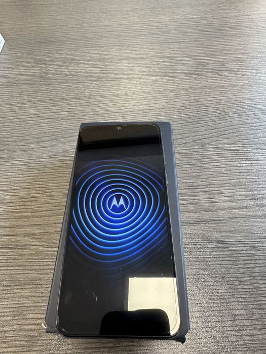 Motorola E13 като нов