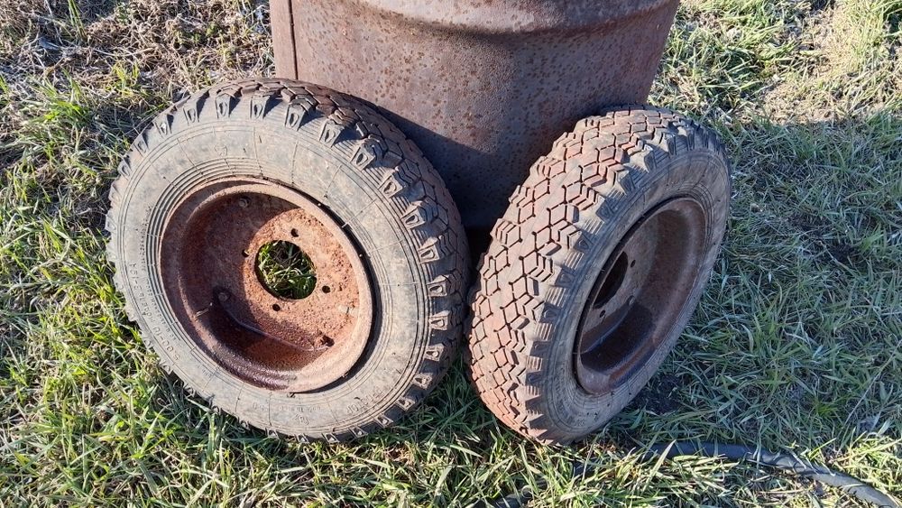 Продам 2 колеса на муравей в сборе