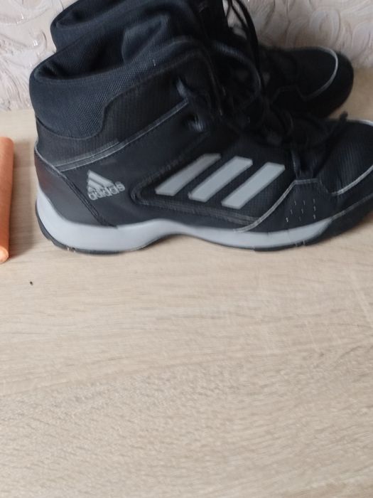 Маратонки адидас