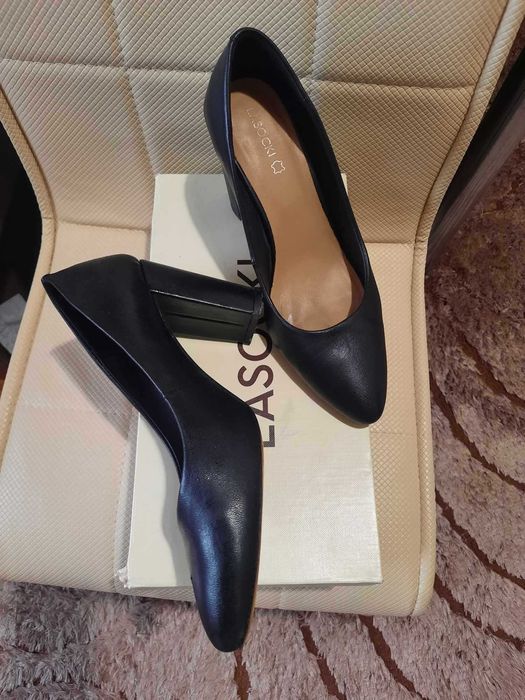 Дамски есенни обувки марка LASOCKI  естествена кожа №38
