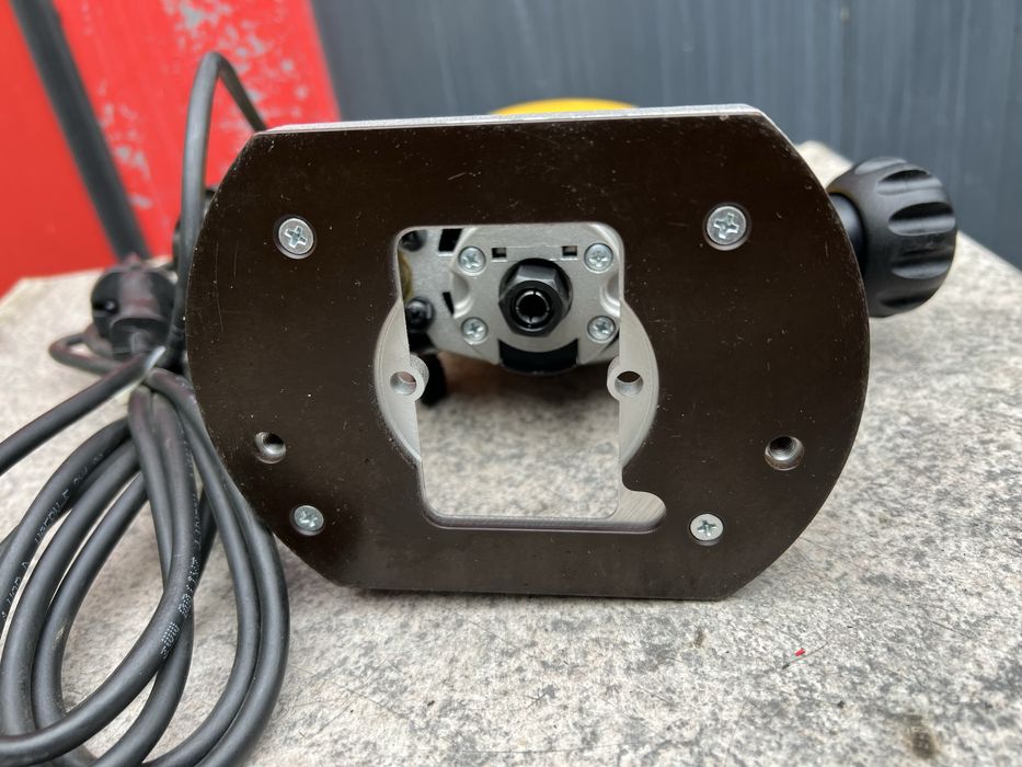 Vand obar freza /freza lemn Dewalt DW 615 QS model 2018