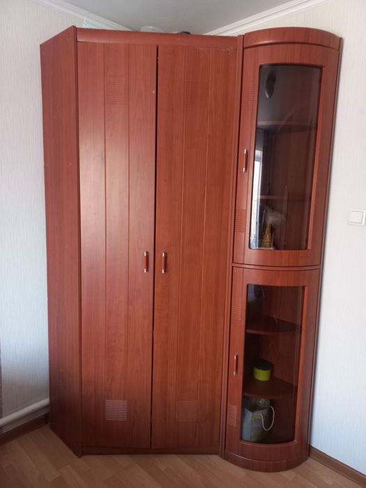 продам угловой шкаф