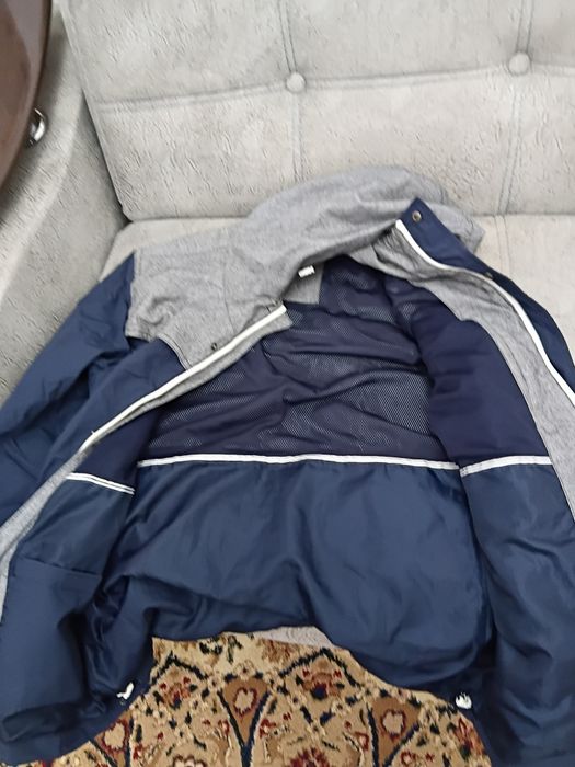 Продам ветровку .