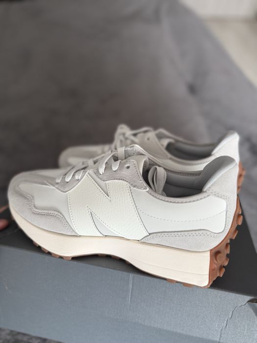 New Balance 327 gri cu alb marimea 42 noi originali piele