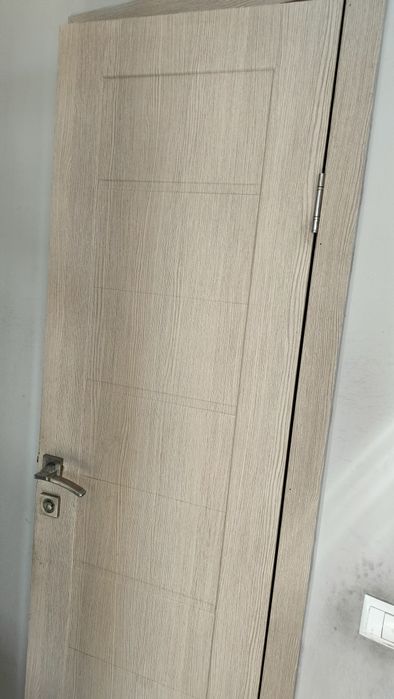 Меж комнатный есік сатылады