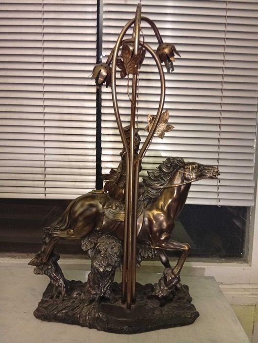 Нощна лампа статуетка