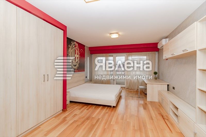 Отличен Многостаен с партерен гараж