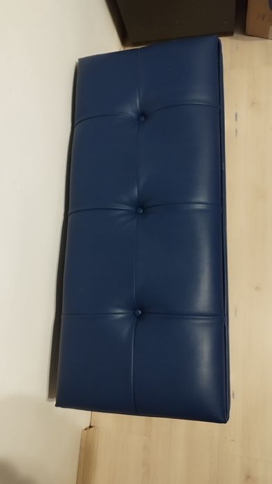 Banca albastră din piele