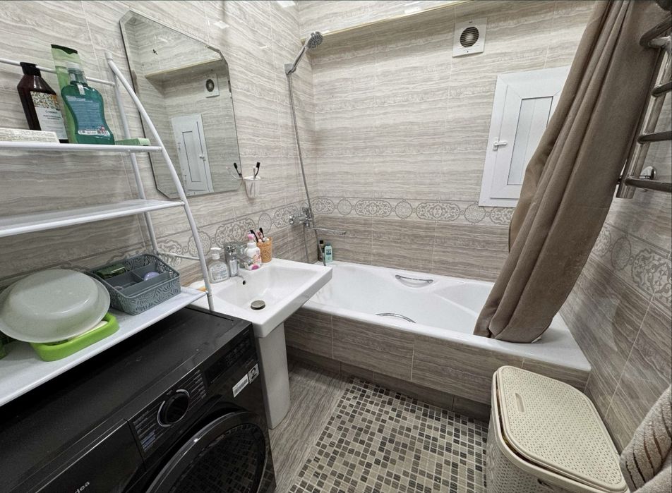 Продается 4х комнатная квартира в центре ойбек