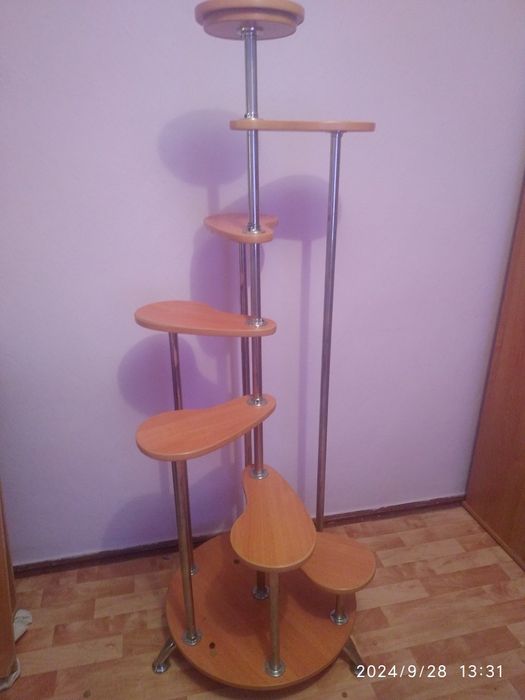 Стойка для комнатных цветов