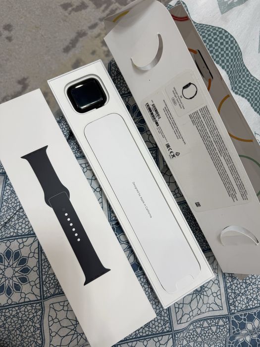 Продам Apple watch SE