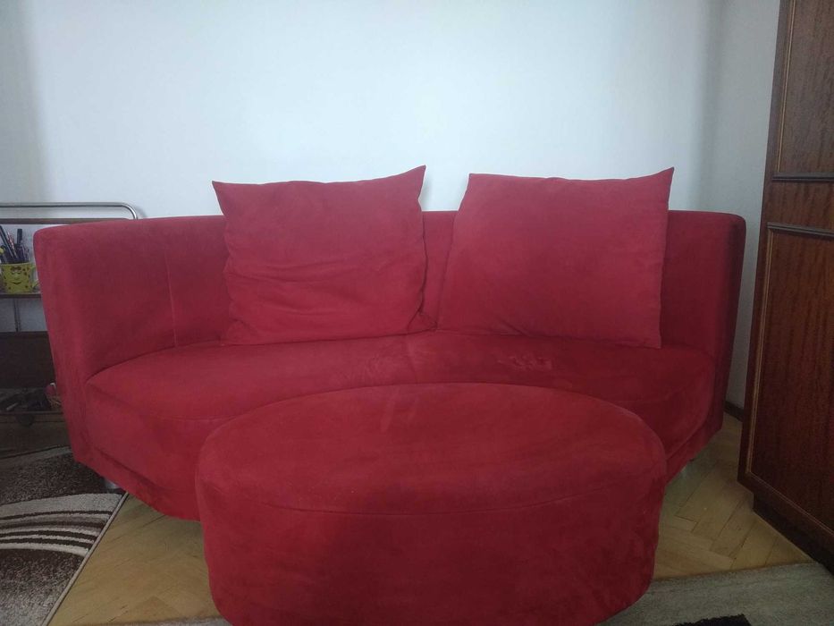 Канапе с табуретка и 2 бр. възглавници