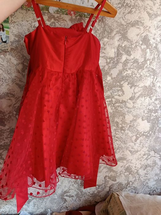 Продам платье детское на брительках 3-5 лет