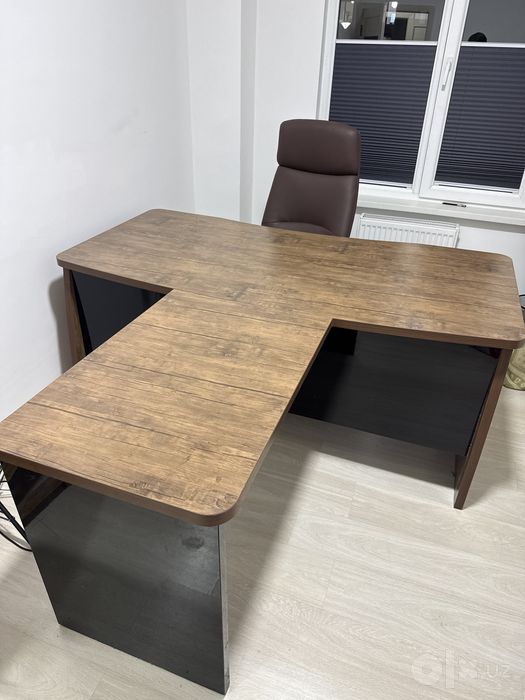 продается стол руководителя