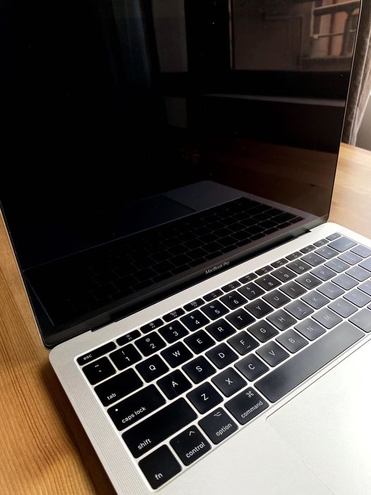 MacBook Pro 13” (2017) – i5, 128GB, macOS Ventura, оригинална кутия
