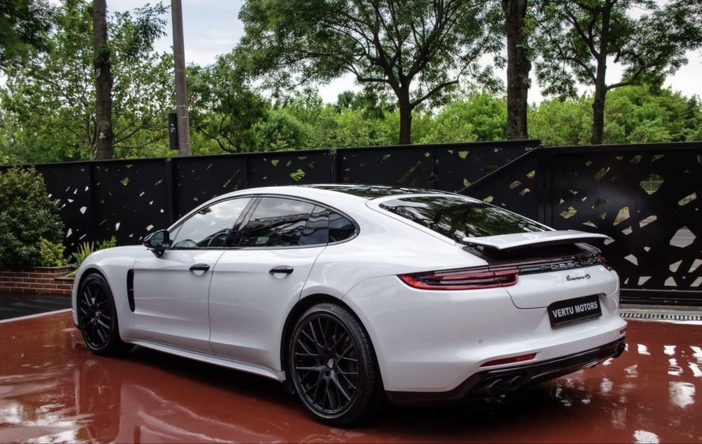 Porsche Panamera GTS Inchirieri Premium De Lux