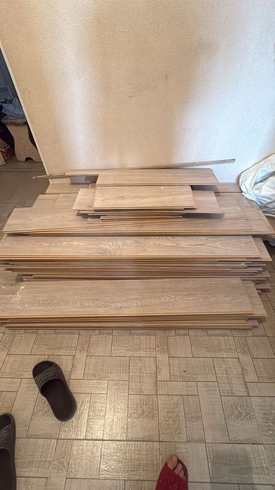 Продам бу двери и ламинат