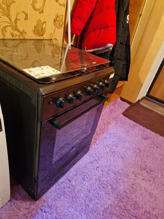 Продам газовую плиту