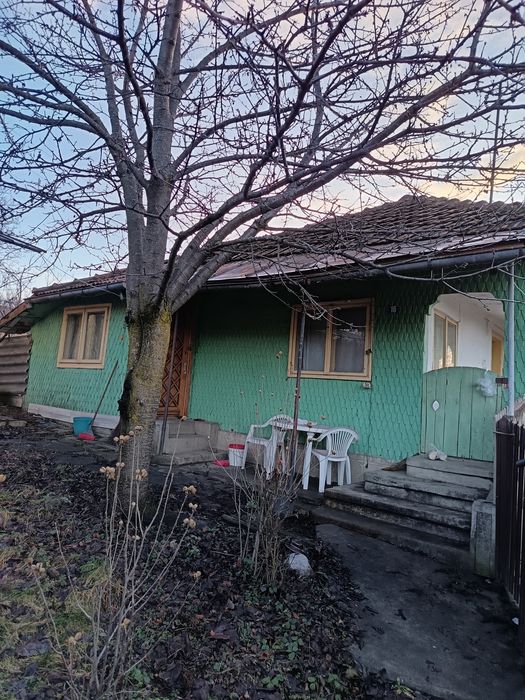 Vând casă bătrânească ,Nucsoara de jos ,Prahova