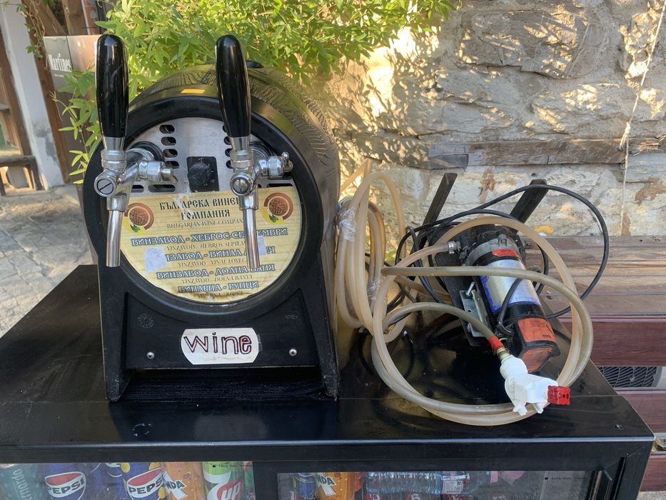Диспенсър за наливно вино