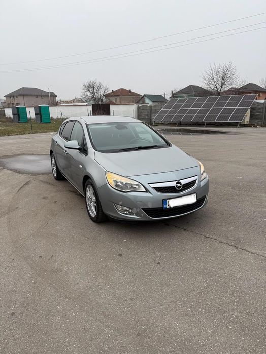 Opel Astra J 2010