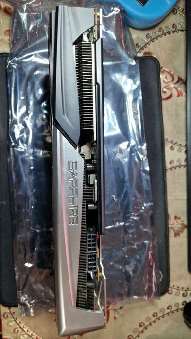 Vând placă video RX 5700 XT