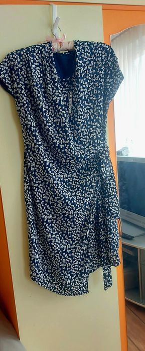 Нова рокля  с цип отзад,поплата леко асиметрича отпред